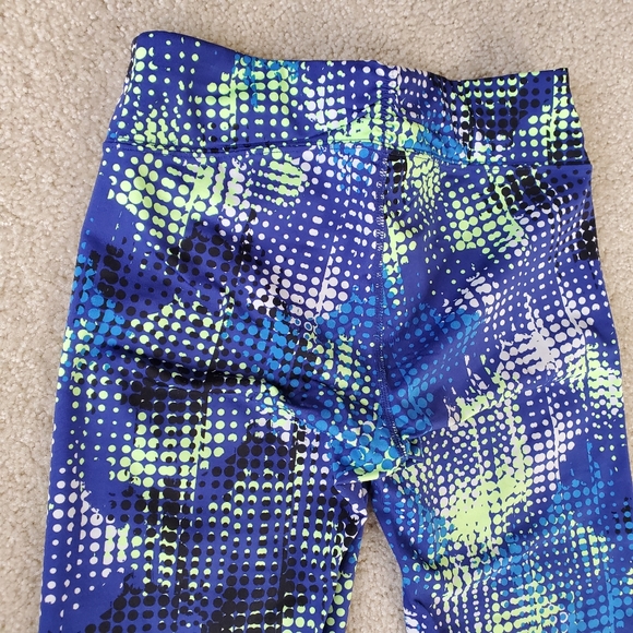 Calvin Klein Performance Ruched Legging Capri - Picture 4 of 8